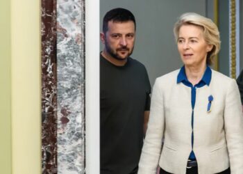 Prezydent Ukrainy Wołodymyr Zełenski i przewodnicząca Komisji Europejskiej Ursula von der Leyen. Fot. PAP/Vladyslav Musiienko