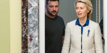 Prezydent Ukrainy Wołodymyr Zełenski i przewodnicząca Komisji Europejskiej Ursula von der Leyen. Fot. PAP/Vladyslav Musiienko