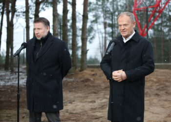 Marcin Kierwiński i Donald Tusk na granicy polsko-białoruskiej (PAP/Artur Reszko)