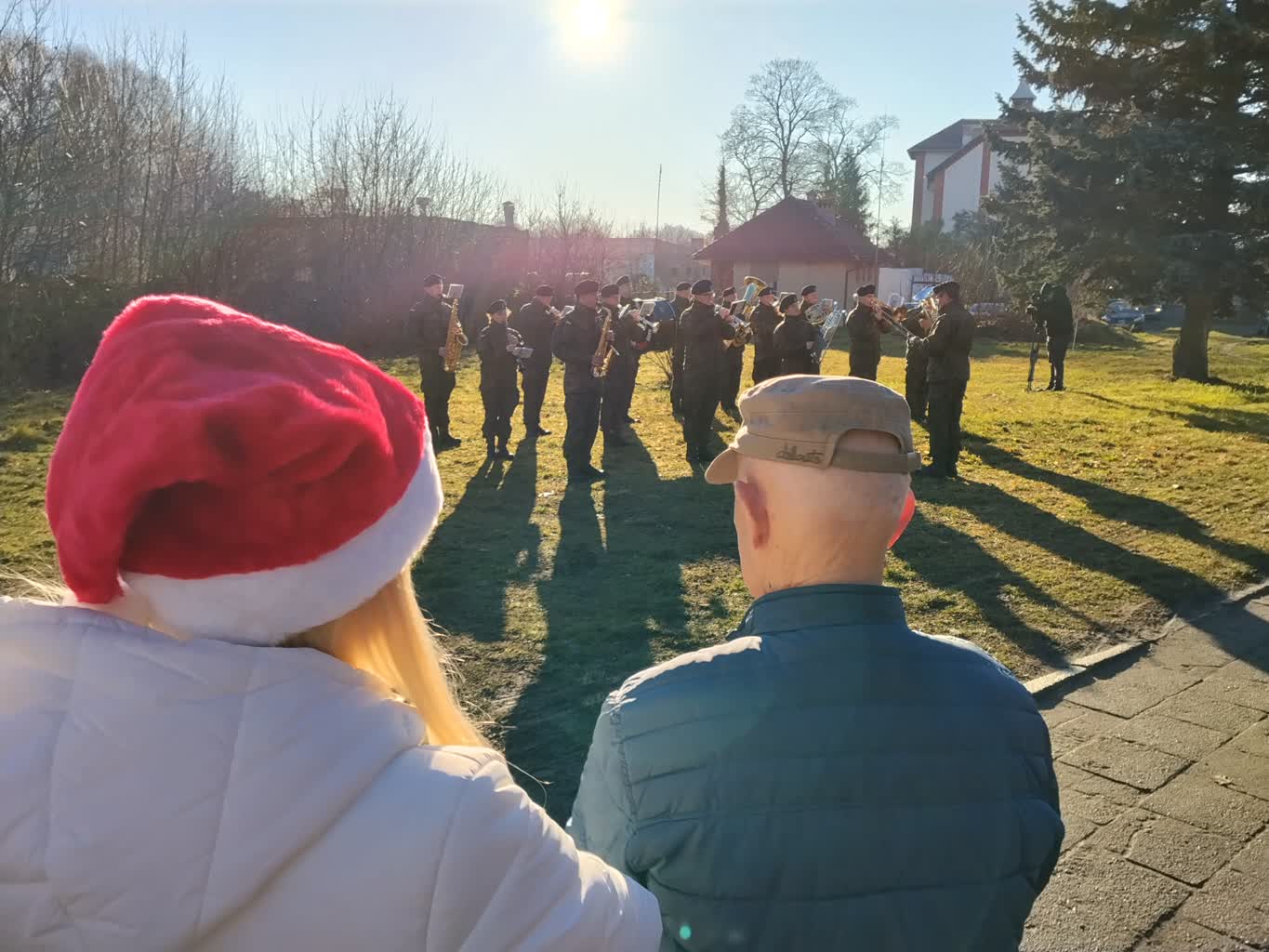 Wojskowa orkiestra zagrała kolędy w szpitalu
