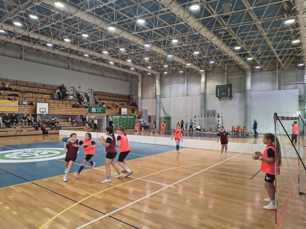 Świetnie bawili się nie licząc bramek i punktów fot. Jakub Lesiński