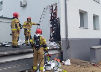 Akcja strażaków w VII Liceum Ogólnokształcącym Radio Zachód - Lubuskie