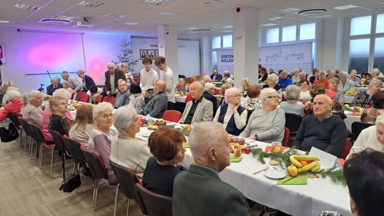 Pionierzy Gorzowa spotkali się na wspólnej Wigilii 9 Pionierzy Gorzowa spotkali się na wspólnej Wigilii Radio Zachód - Lubuskie