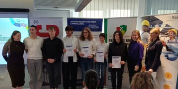 Urząd Statystyczny w Zielonej Górze. Wręczenie nagród za najlepsze wyniki w regionalnej olimpiadzie statystycznej (fot. Piotr Bakselerowicz)