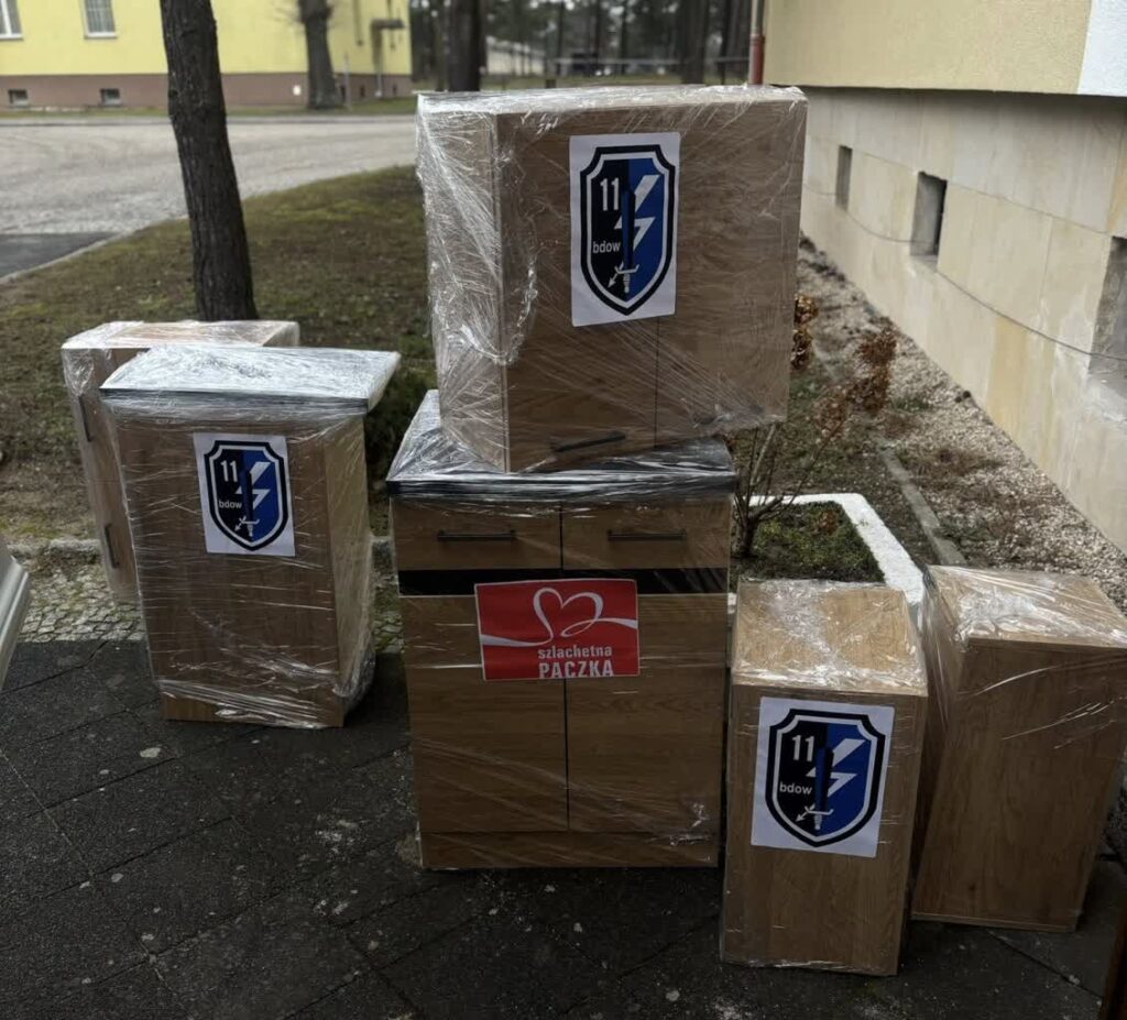 Wojskowi pomagają seniorce z Iłowej fot. 11 Batalion Dowodzenia