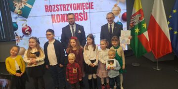 Rekordową liczbę kartek nadesłały dzieci. Wojewoda Lubuski wybrał najładniejsze Radio Zachód - Lubuskie