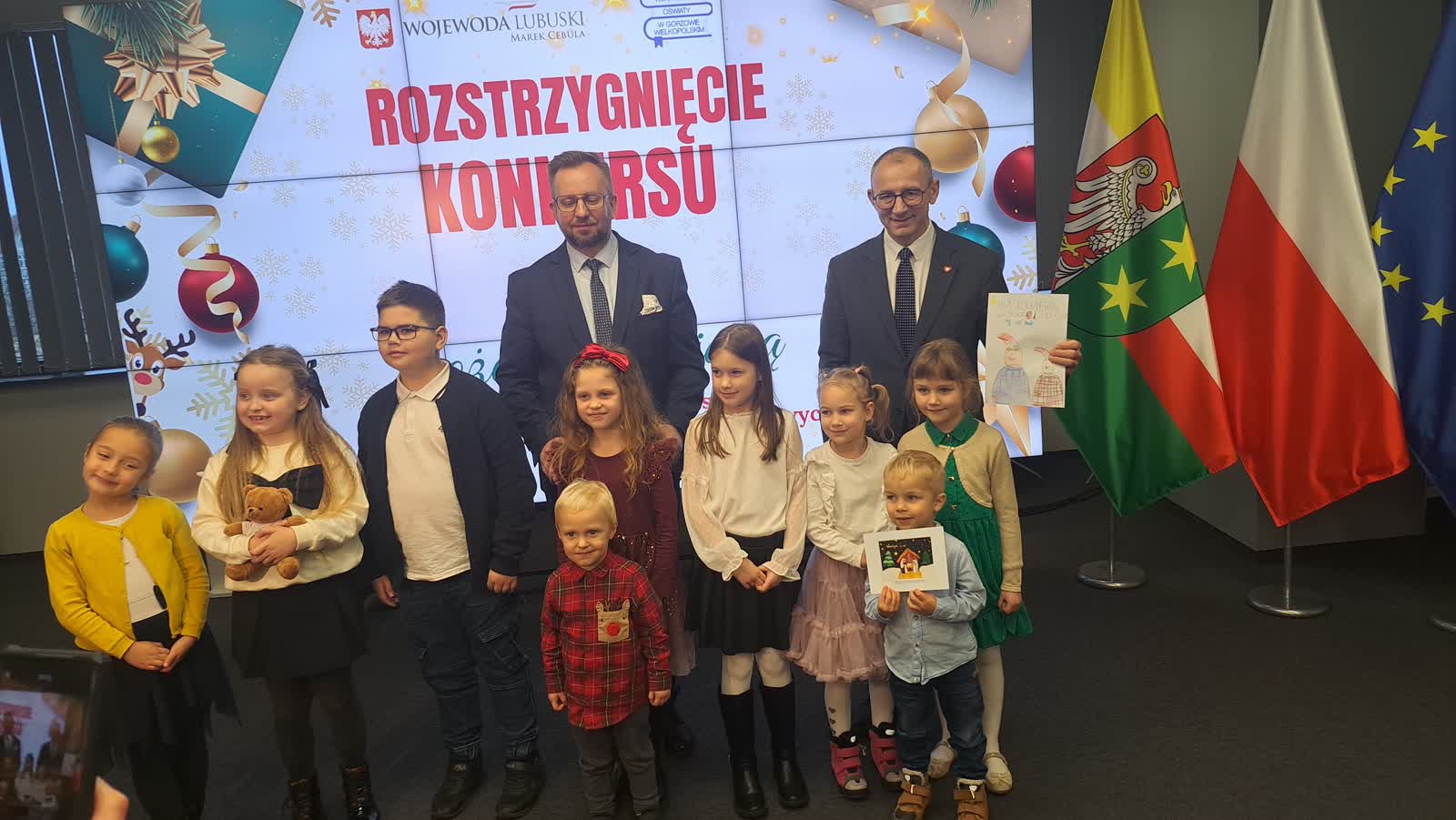 Rekordową liczbę kartek nadesłały dzieci. Wojewoda Lubuski wybrał najładniejsze 10 Rekordową liczbę kartek nadesłały dzieci. Wojewoda Lubuski wybrał najładniejsze Radio Zachód - Lubuskie