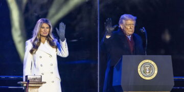 Prezydent USA Donald Trump z żoną Melanią (PAP/EPA/JIM LO SCALZO)