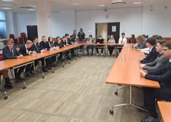 Młodzi mają głos. Pierwsza sesja nowej Młodzieżowej Rady Miasta 15 Młodzi mają głos. Pierwsza sesja nowej Młodzieżowej Rady Miasta Radio Zachód - Lubuskie