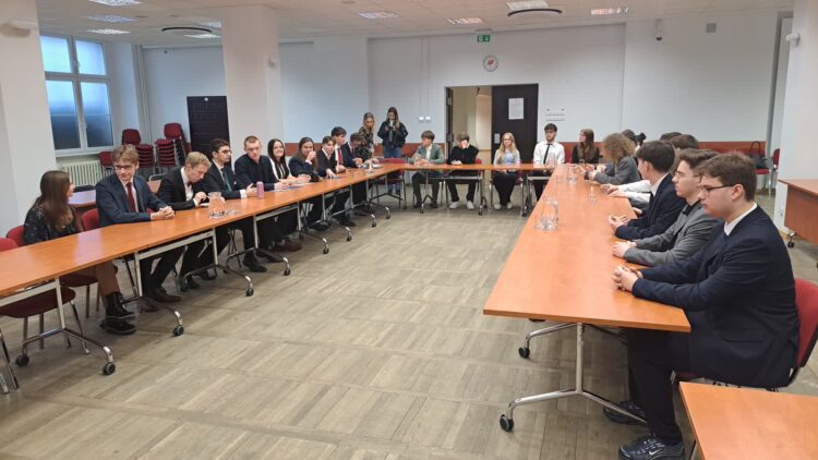 Młodzi mają głos. Pierwsza sesja nowej Młodzieżowej Rady Miasta Radio Zachód - Lubuskie