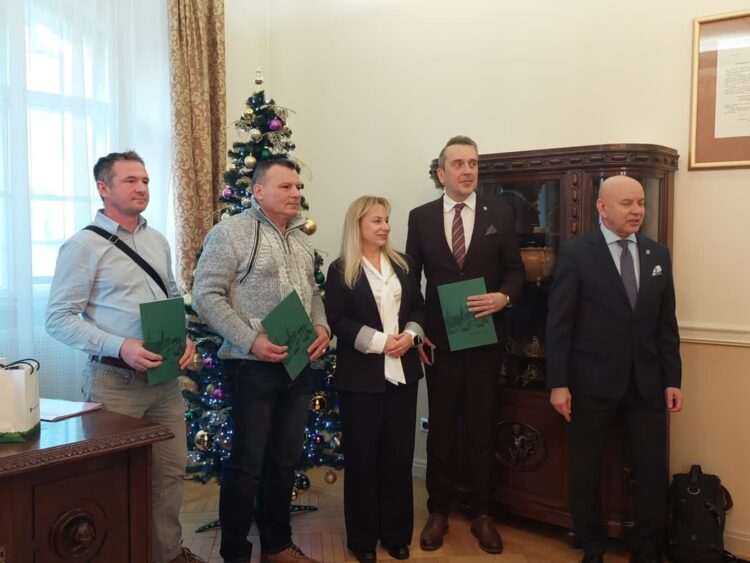 Podwyżki dla pracowników jednostek budżetowych 9 Podwyżki dla pracowników jednostek budżetowych Radio Zachód - Lubuskie