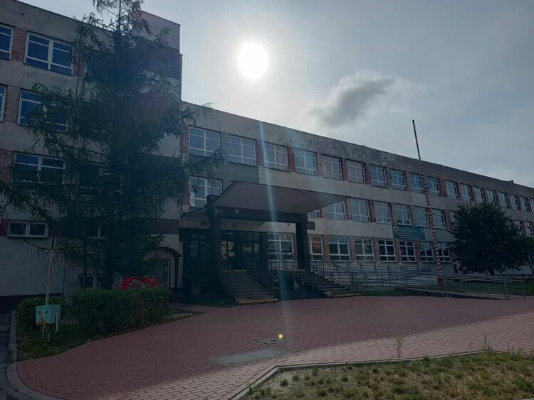 Koniec remontu sali sportowej w żagańskiej szkole 9 fot. K.Gonera