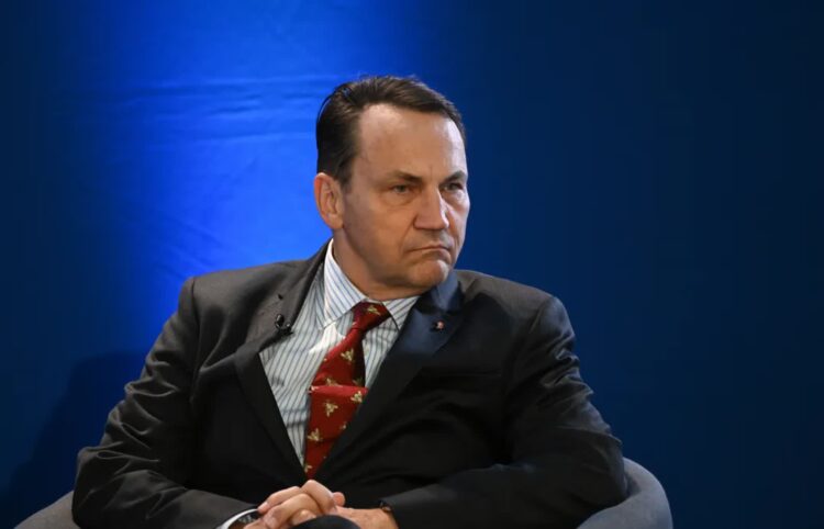 Wicepremier, minister spraw zagranicznych Radosław Sikorski. Fot. PAP/Marcin Bielecki