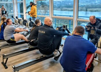 Minister Rutnicki sam sprawdził swoje siły na ergometrze wioślarskim (a później także kajakarskim)