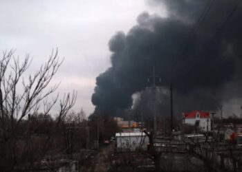 Ukraina uderza na terytorium wroga. Pożar w magazynie ropy i wstrzymany ruch lotniczy w Rosji 10 Ukraina uderza na terytorium wroga. Pożar w magazynie ropy i wstrzymany ruch lotniczy w Rosji Radio Zachód - Lubuskie