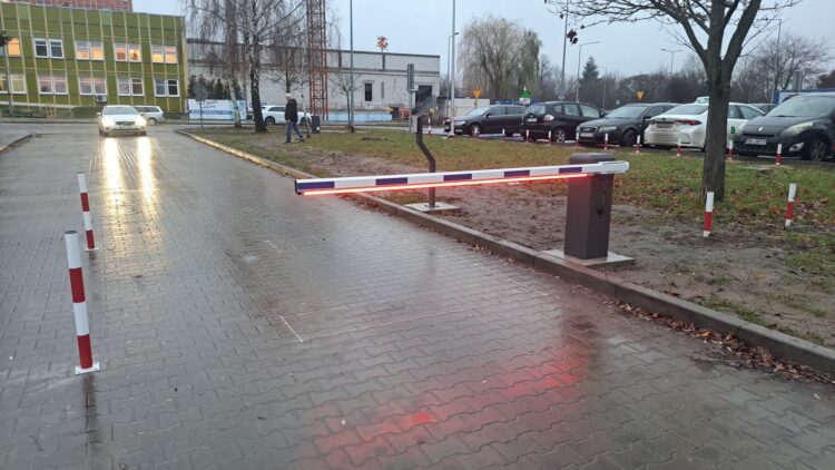 Opłaty już obowiązują. Za parkowanie przy szpitalu w Gorzowie trzeba zapłacić Radio Zachód - Lubuskie
