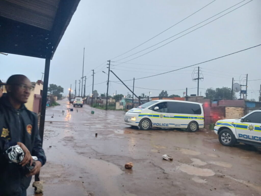 Miejsce nocnej strzelaniny w Bekkersdal w Republice Południowej Afryki. Fot. PAP/EPA/SOUTH AFRICAN POLICE SERVICES / HANDOUT