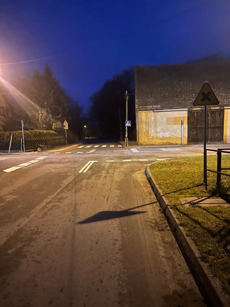 Dąbrówka Wielkopolska - zmiana oznakowania 9 fot. UM Zbąszynek