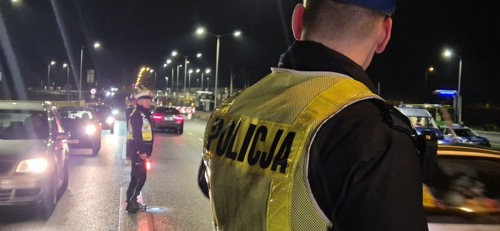 Wzmożony ruch na drogach. Policja o świątecznych podróżach