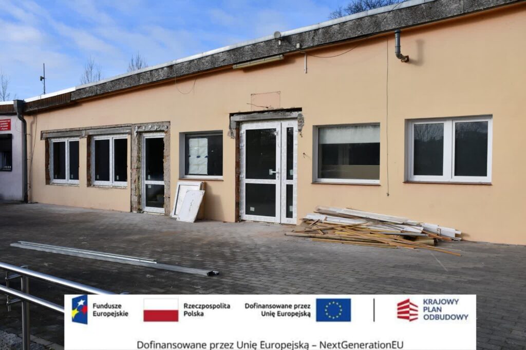 Maluchy obok seniorów w Bieganowie 3 fot. UM Cybinka