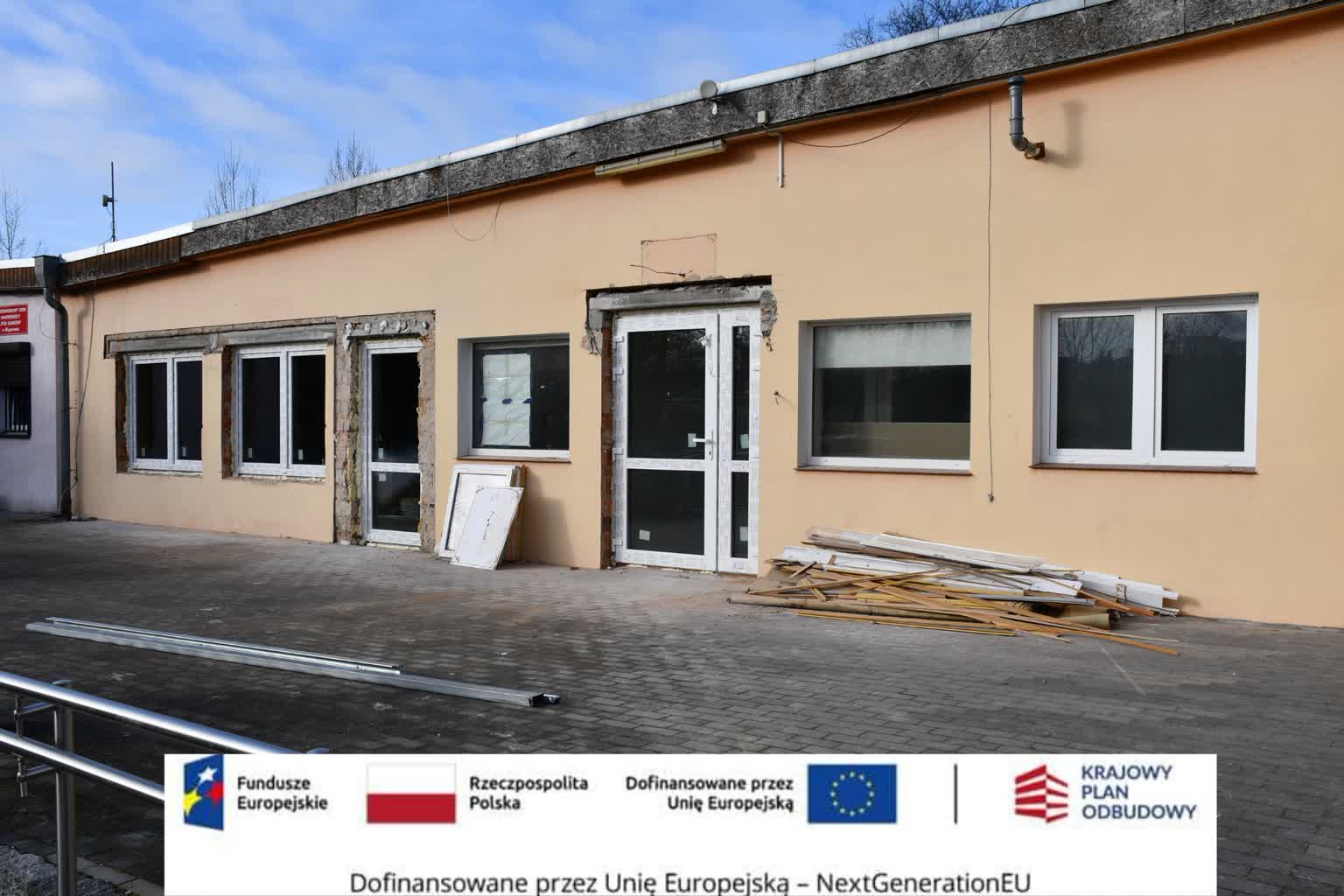 Maluchy obok seniorów w Bieganowie