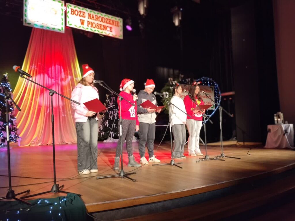 Integracja i wspólne śpiewane kolęd w Lubsku fot. K.Gonera