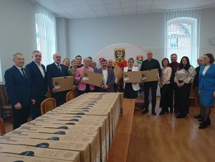 Laptopy dla szkół powiatu żagańskiego 9 fot. K.Gonera