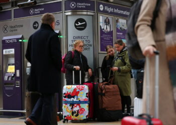 Lotnisko Heathrow. Fot. PAP/EPA/ANDY RAIN