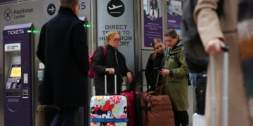 Lotnisko Heathrow. Fot. PAP/EPA/ANDY RAIN