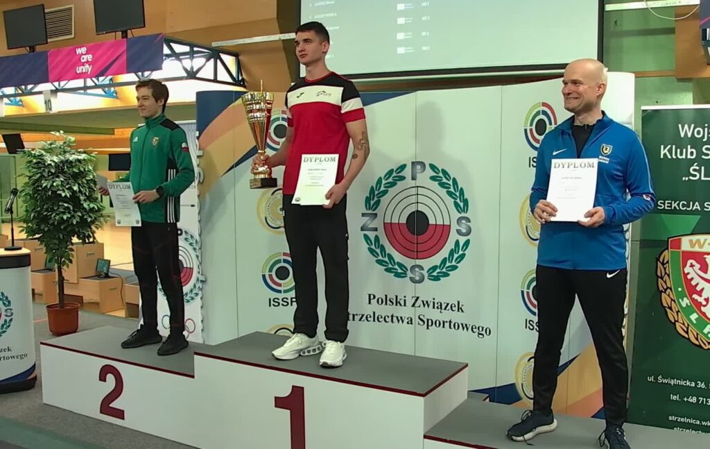 Trzy złota Gwardii w finale Pucharu Polski Walery Maksimow na pierwszym miejscu strzelania w trzech postawach; fot. archiwum zawodnika