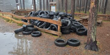 200 zużytych opon wyrzuconych w lesie 11 fot. Nadleśnictwo Żagań