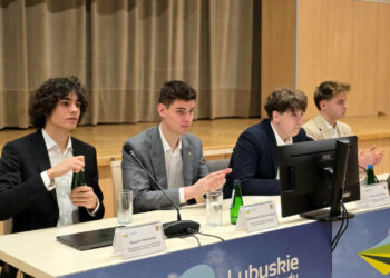 Trwa VI sesja Młodzieżowego Sejmiku Województwa Lubuskiego Radio Zachód - Lubuskie