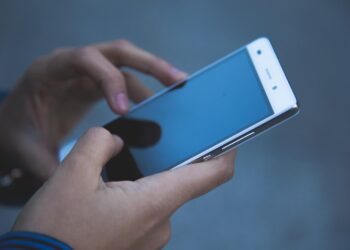 „Mamo, szybko potrzebne mi pieniądze”. To może być oszustwo Radio Zachód - Lubuskie