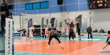 Gra Astry falowała, ale przyniosła trzy punkty na zakończenie rundy 1 fot. Paweł Górski