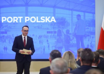 Do końca roku wnioski o pozwolenie na budowę Kolei Dużych Prędkości 11 Minister infrastruktury Dariusz Klimczak (PAP/Leszek Szymański)