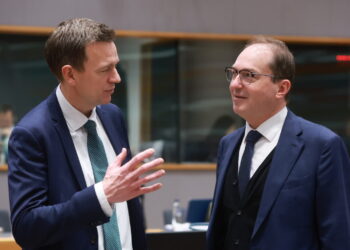 Niemiecki rząd: Chcemy znieść kontrole graniczne, ale... 11 Na zdjęciu po prawej Alexander Dobrindt (PAP/EPA/OLIVIER HOSLET)