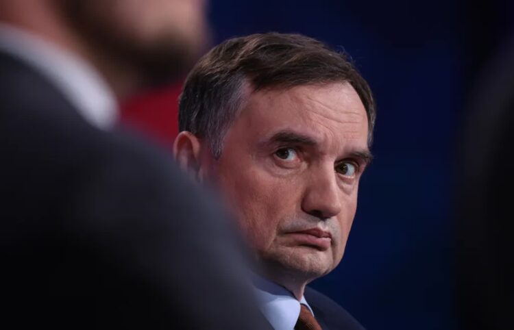 Paszport Ziobry unieważniony. Jest decyzja wojewody 9 Zbigniew Ziobro Fot. PAP/Art Service