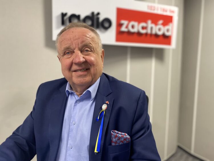 Władysław Komarnicki w studiu Radia Zachód