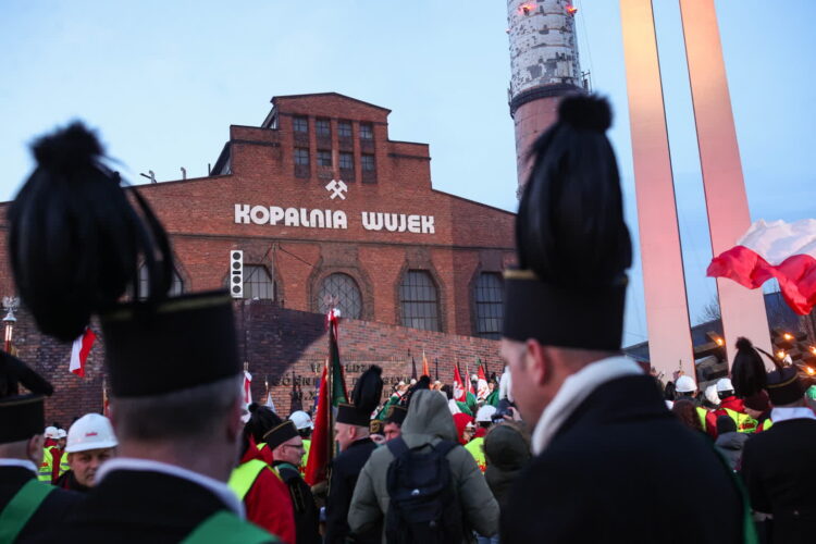 Prezydent: bez pamięci o wydarzeniach w kopalni Wujek nie uda się zbudować sprawiedliwej, wolnej Polski 9 KATOWICE OBCHODY ROCZNICY PACYFIKACJI KOPALNI WUJEK. Fot. PAP/Jarek Praszkiewicz