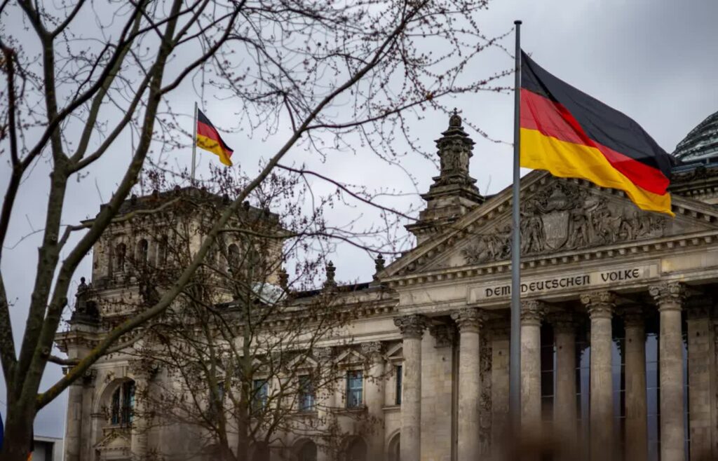 Niemcy zbudują pomnik polskich ofiar w Berlinie 2 Bundestag. Fot. PAP/EPA/MARTIN DIVISEK