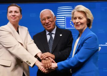 Europejscy liderzy zdecydowali. Chodzi o wsparcie dla Ukrainy 15 Premier Danii Mette Frederiksen, Przewodniczący RE Antonio Costa i szefowa KE Ursula von der Leyen. Fot. PAP/EPA/OLIVIER HOSLET