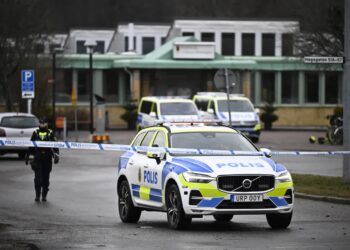 Szwecja. 12-latek podejrzany o zastrzelenie mężczyzny na zlecenie gangu. Sam zgłosił się na policję 12 Policja w Szwecji, zdjęcie ilustracyjne, fot. PAP/EPA/TT NEWS AGENCY/CHRISTINE OLSSON