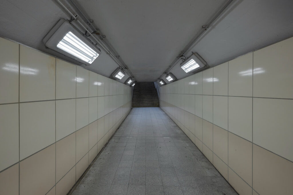 Nowe magazyny obrony cywilnej i aplikacja schronowa. Szef MSWiA o szczegółach programu 3 Zdjęcie ilustracyjne. Fot. Freepik