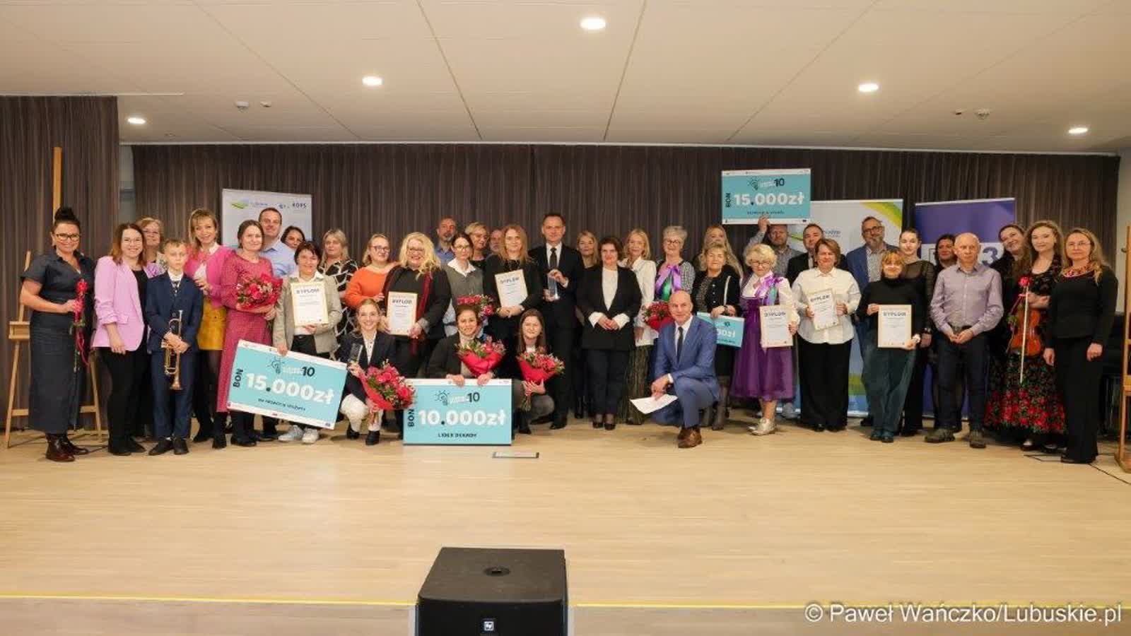 Liczy się serce a nie zysk 11 zdjęcie grupowe.jpg