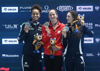 Medalistki wyścigu na 50 m stylem dowolnym (od lewej): Włoszka Sara Curtis (srebro), Polka Katarzyna Wasick (złoto) i Francuzka Beryl Gastaldello (srebro-ex aequo). Fot. PAP/Wojtek Jargiło