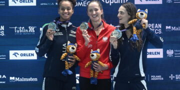 Medalistki wyścigu na 50 m stylem dowolnym (od lewej): Włoszka Sara Curtis (srebro), Polka Katarzyna Wasick (złoto) i Francuzka Beryl Gastaldello (srebro-ex aequo). Fot. PAP/Wojtek Jargiło