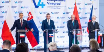 Prezydent Karol Nawrocki, prezydent Słowacji Peter Pellegrini, prezydent Węgier Tamas Sulyok i prezydent Czech Petr Pavel. Fot. PAP/Leszek Szymański