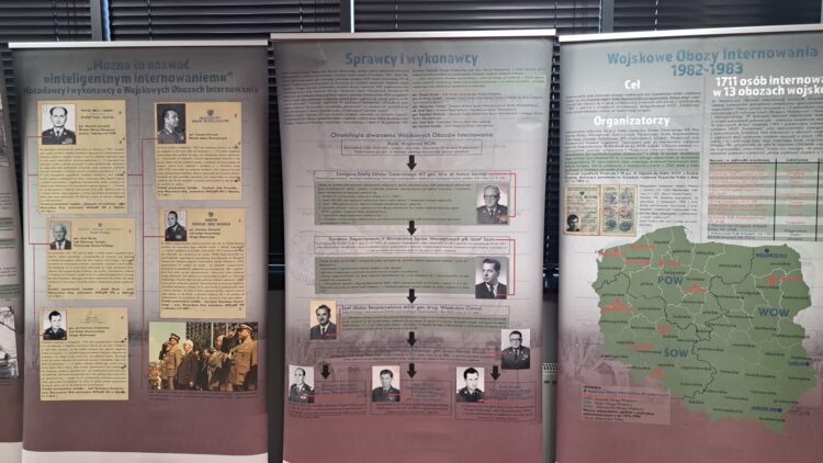 Wystawa o obozach internowania i spotkanie z młodzieżą 9 Wystawa o obozach internowania i spotkanie z młodzieżą Radio Zachód - Lubuskie