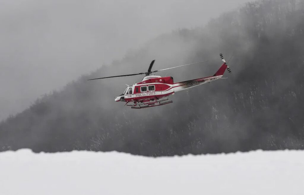 W Abruzji trwają poszukiwania zaginionego w górach Polaka Helikopter (zdjęcie ilustracyjne). Fot. EPA/ALESSANDRO DI MEO