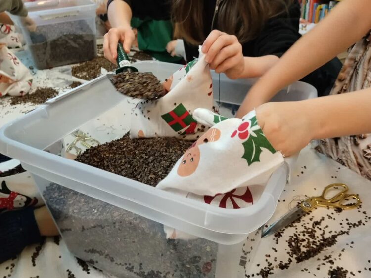 Sensoryczne warsztaty w żagańskiej książnicy 9 fot. K.Gonera